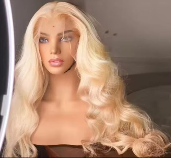 613 Blonde Body Wave Lace Front Wig - Perruque Blonde 613 Longue Ondulée avec